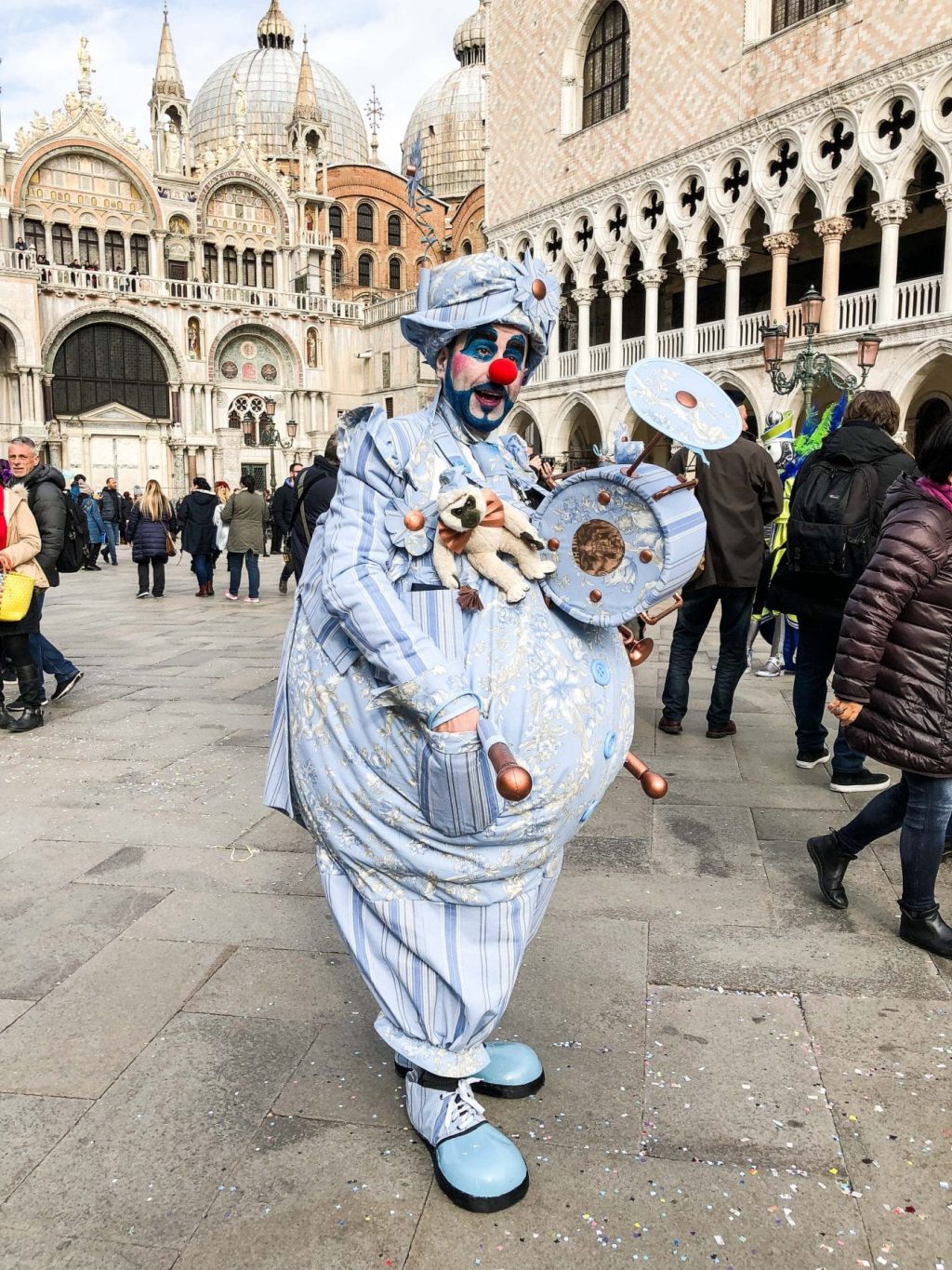 Best Clown Costumes, Venice Carnival Costumes, Venice Carnival 2018 Photos, Venice Carnival, Carnival Venice Italy, Venice Carnival, Carnevale Di Venezia, Venetian Masquerade Masks, Carnivale Di Venezia, Carnival Venice, Carnival Venezia, Best Halloween Costume Ideas On Pinterest, Carnaval Venice, Carnaval Venezia, Carnaval Di Venezia